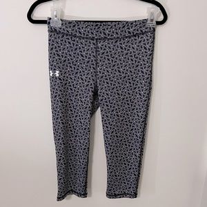 Under Armour Heat Gear Capri Shorts - Youth Large